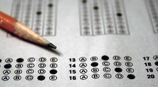 Os exames podem ser prestados aqui mesmo no Brasil, em centros e agências autorizadas.